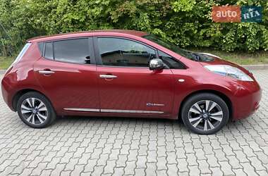 Хэтчбек Nissan Leaf 2013 в 