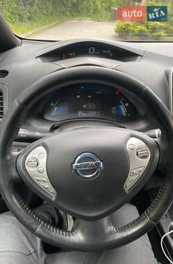 Хэтчбек Nissan Leaf 2013 в 