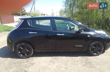 Хэтчбек Nissan Leaf 2012 в 