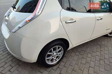 Хетчбек Nissan Leaf 2013 в 