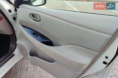 Хетчбек Nissan Leaf 2013 в 