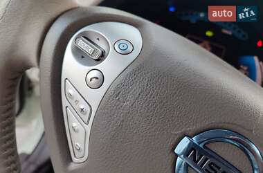 Хетчбек Nissan Leaf 2013 в 