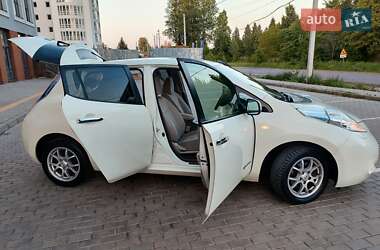 Хетчбек Nissan Leaf 2013 в 