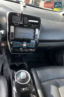 Хэтчбек Nissan Leaf 2015 в 