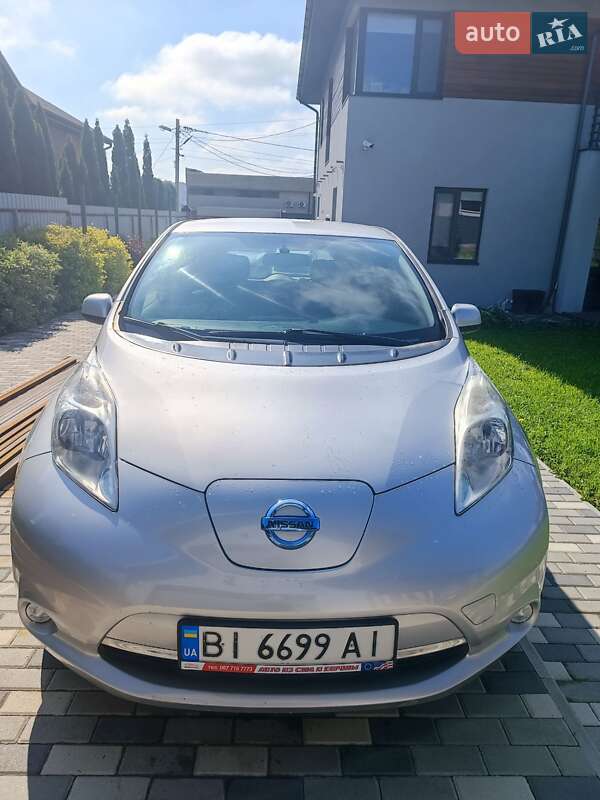 Хэтчбек Nissan Leaf 2014 в 