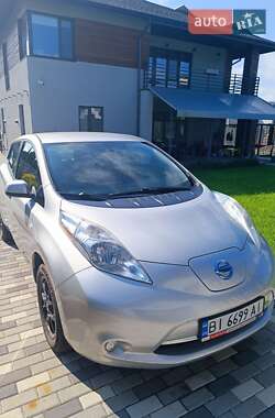 Хэтчбек Nissan Leaf 2014 в 