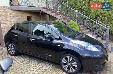 Хэтчбек Nissan Leaf 2016 в 