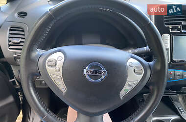 Хэтчбек Nissan Leaf 2016 в 