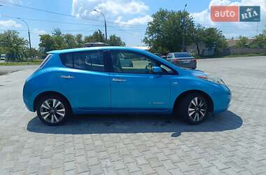 Хэтчбек Nissan Leaf 2011 в 