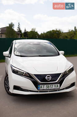 Хэтчбек Nissan Leaf 2021 в 