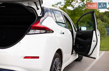 Хэтчбек Nissan Leaf 2021 в 