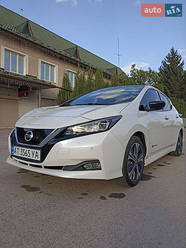 Хэтчбек Nissan Leaf 2018 в 