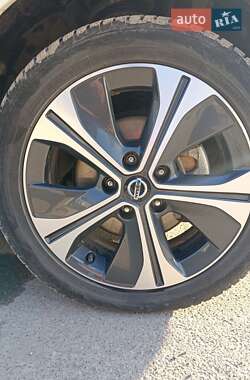 Хэтчбек Nissan Leaf 2018 в 