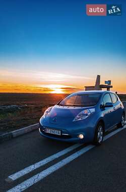 Хетчбек Nissan Leaf 2012 в Херсоні