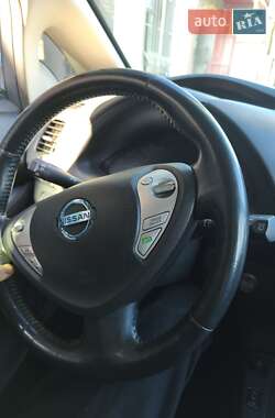Хэтчбек Nissan Leaf 2015 в 