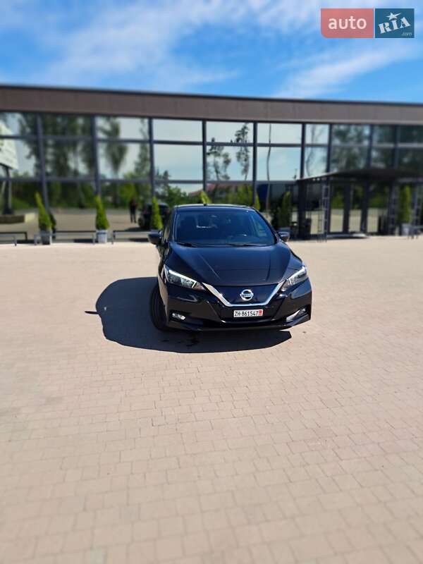 Хэтчбек Nissan Leaf 2018 в 