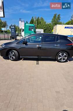 Хэтчбек Nissan Leaf 2018 в 