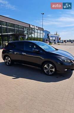 Хэтчбек Nissan Leaf 2018 в 