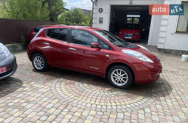 Хэтчбек Nissan Leaf 2014 в 