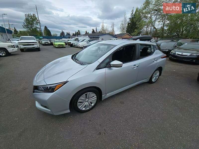 Хетчбек Nissan Leaf 2023 в Умані