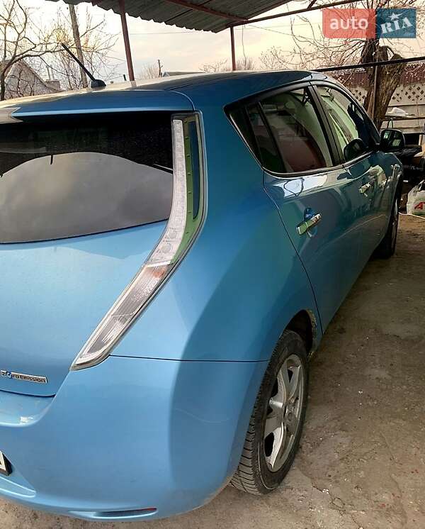 Хэтчбек Nissan Leaf 2015 в 