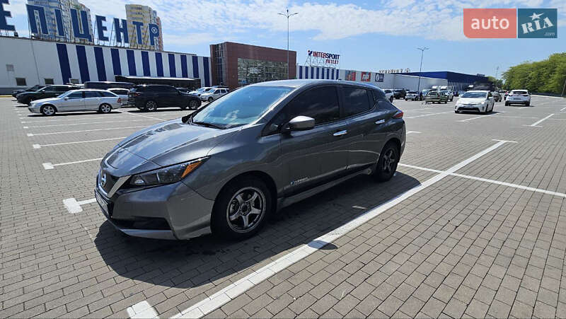 Хетчбек Nissan Leaf 2019 в 