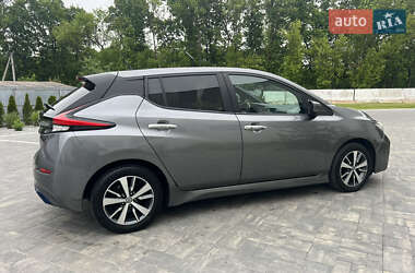 Хэтчбек Nissan Leaf 2021 в 