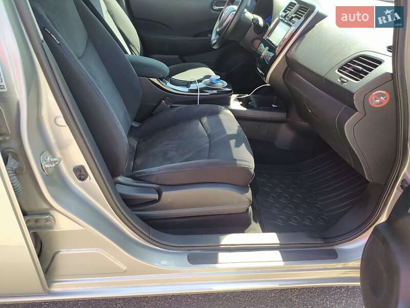 Хетчбек Nissan Leaf 2015 в Кропивницькому