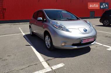 Хэтчбек Nissan Leaf 2015 в 