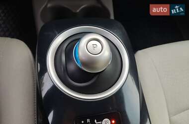 Хетчбек Nissan Leaf 2011 в 