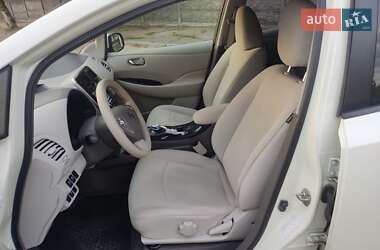 Хетчбек Nissan Leaf 2011 в 