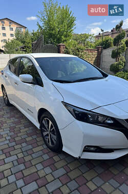 Хэтчбек Nissan Leaf 2019 в 