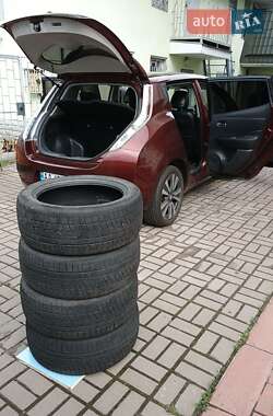 Хэтчбек Nissan Leaf 2015 в 