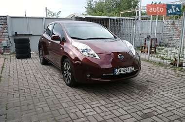 Хэтчбек Nissan Leaf 2015 в 