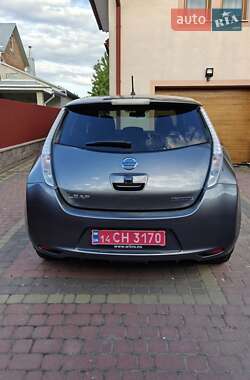 Хэтчбек Nissan Leaf 2015 в 