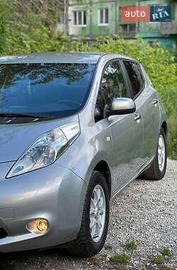 Хэтчбек Nissan Leaf 2014 в 