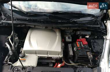 Хэтчбек Nissan Leaf 2016 в 