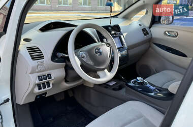 Хэтчбек Nissan Leaf 2012 в 