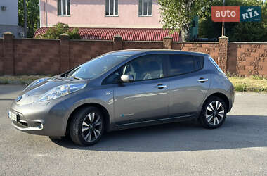 Хэтчбек Nissan Leaf 2014 в 