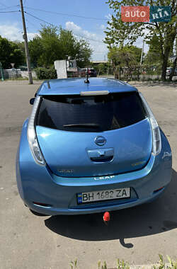 Хэтчбек Nissan Leaf 2014 в 