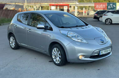 Хэтчбек Nissan Leaf 2013 в 