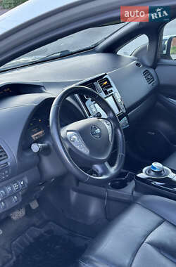 Хэтчбек Nissan Leaf 2013 в 