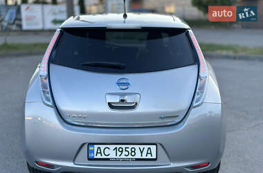 Хэтчбек Nissan Leaf 2013 в 