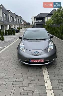 Хэтчбек Nissan Leaf 2013 в 