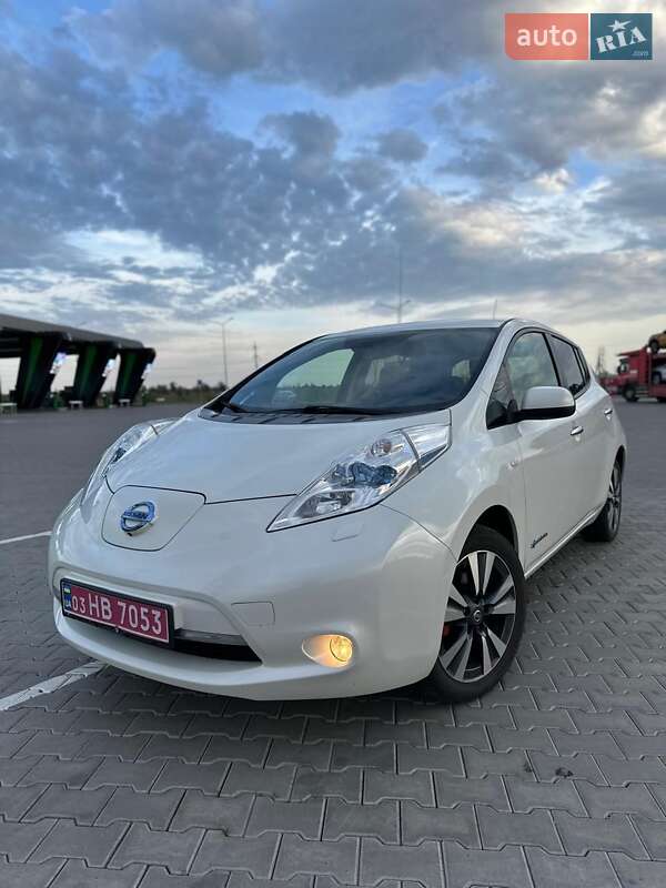 Хэтчбек Nissan Leaf 2015 в Николаеве