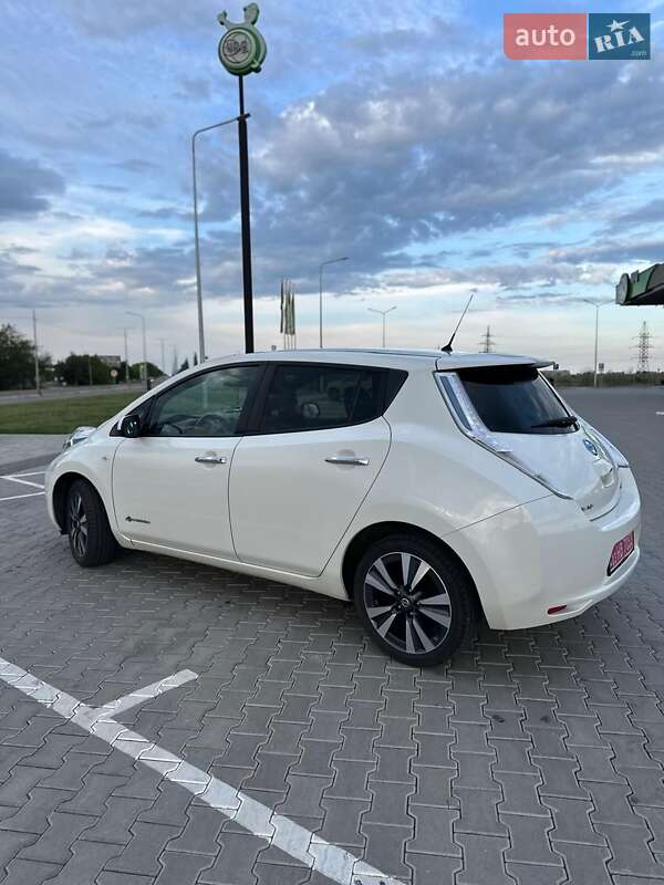 Хэтчбек Nissan Leaf 2015 в Николаеве