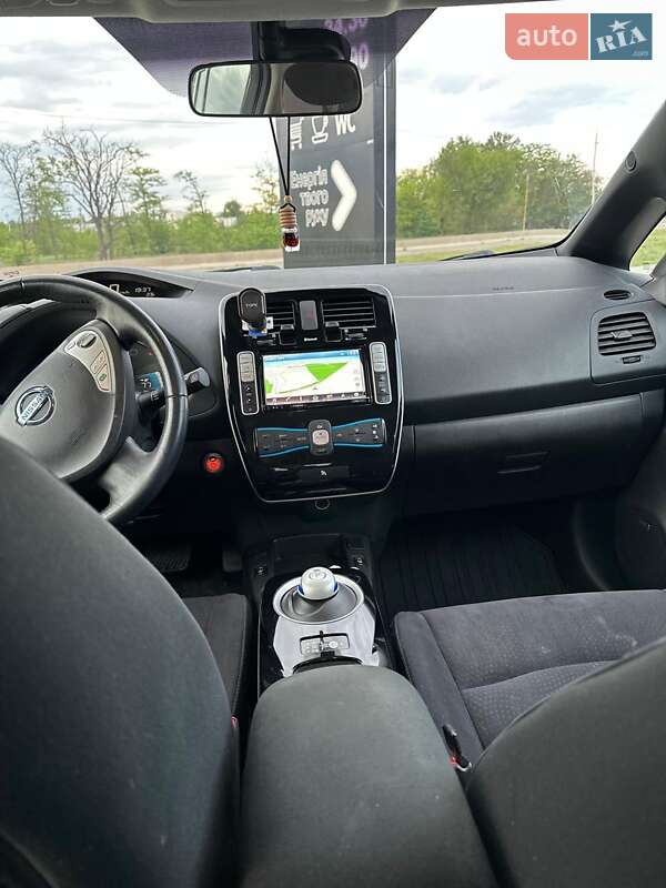 Хэтчбек Nissan Leaf 2015 в Николаеве