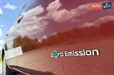 Хетчбек Nissan Leaf 2011 в 