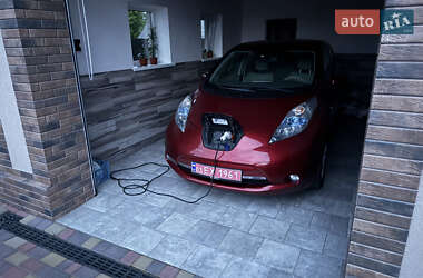 Хетчбек Nissan Leaf 2011 в 