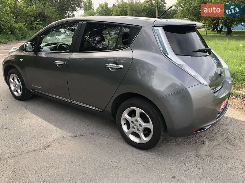 Хетчбек Nissan Leaf 2013 в Дніпрі